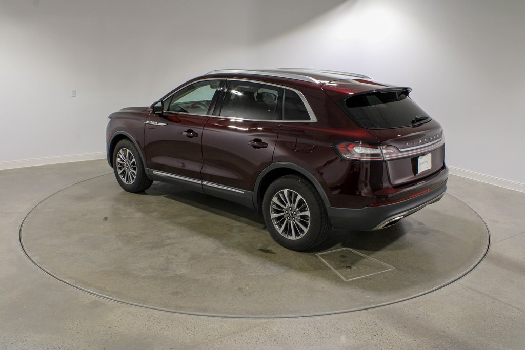 2023 Lincoln Nautilus Standard photo 2
