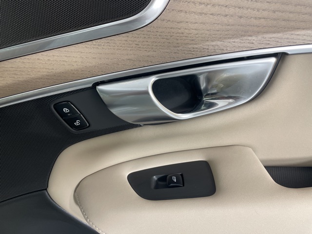 2026 Volvo XC90 B5 AWD Core photo 12