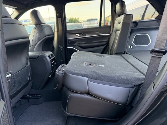 2024 Jeep Cherokee Limited 4xe photo 29