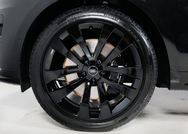 2025 Land Rover Range Rover Sport SE photo 9