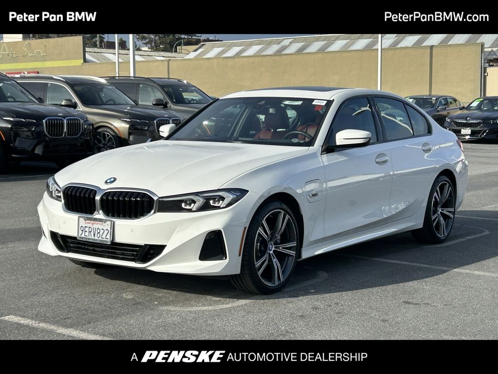 2023 BMW 3 Series 330e's photo