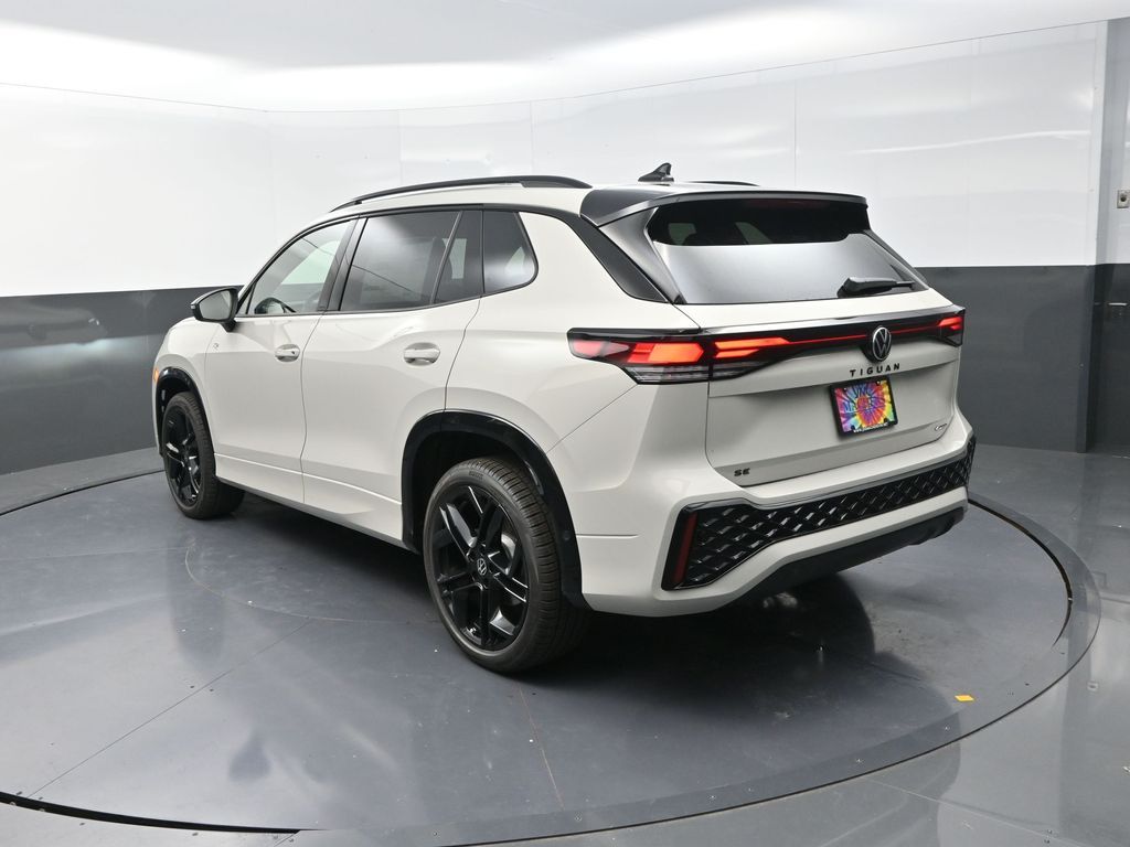 2025 Volkswagen Tiguan SE R-Line Black photo 4