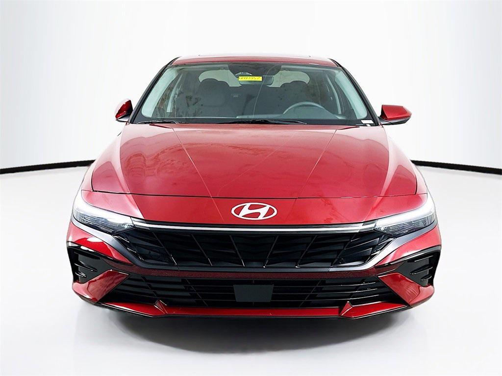 2025 Hyundai Elantra SEL Convenience photo 2