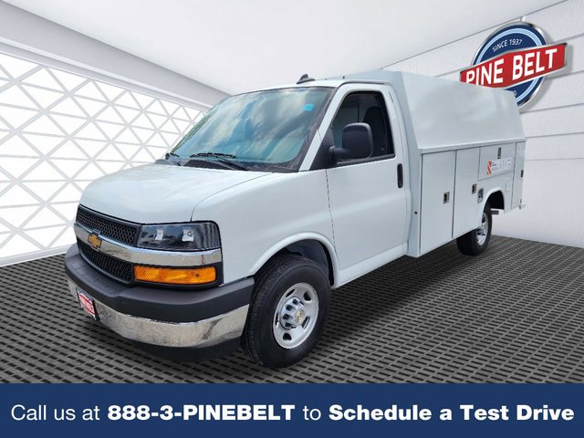 2025 Chevrolet Express Cutaway Base's photo