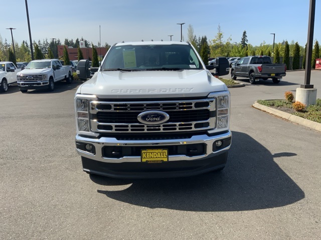 2025 Ford F-350 photo 2