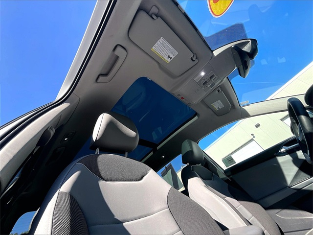 2023 Volkswagen Taos SE photo 16