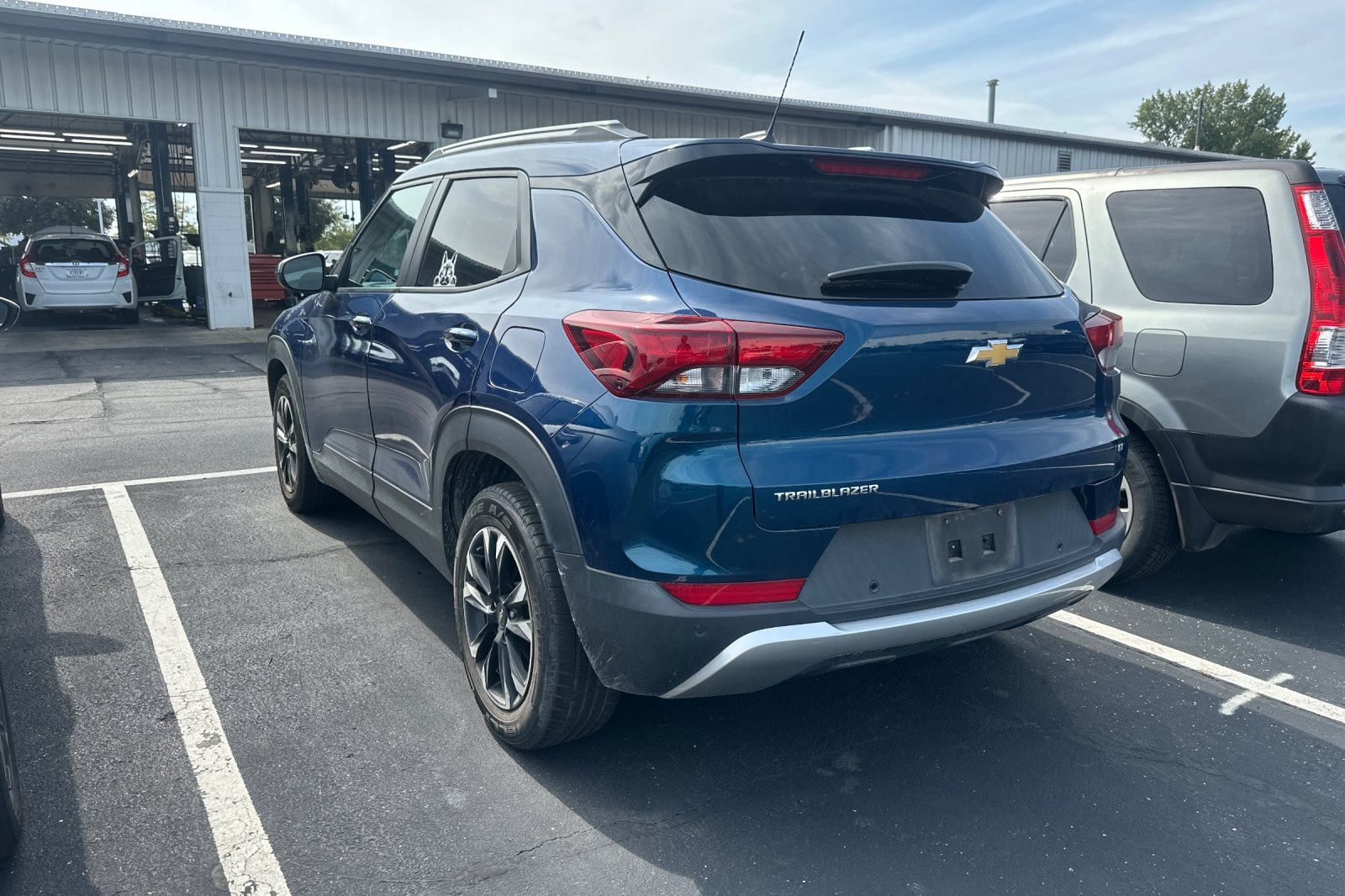 2021 Chevrolet Trailblazer LT photo 2