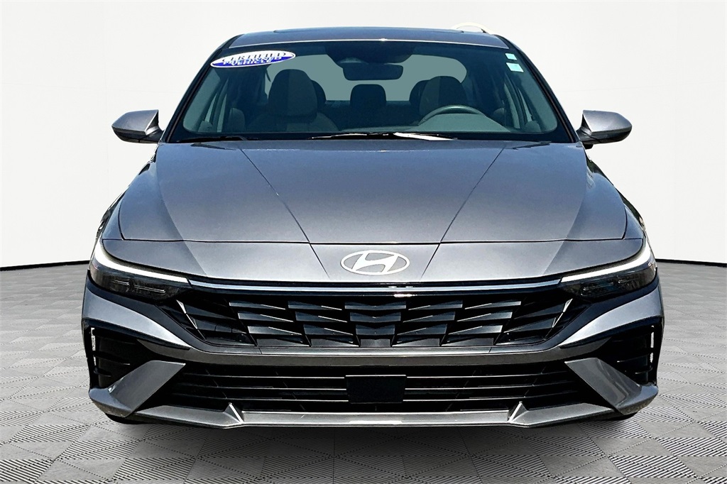2024 Hyundai Elantra SEL Convenience photo 3