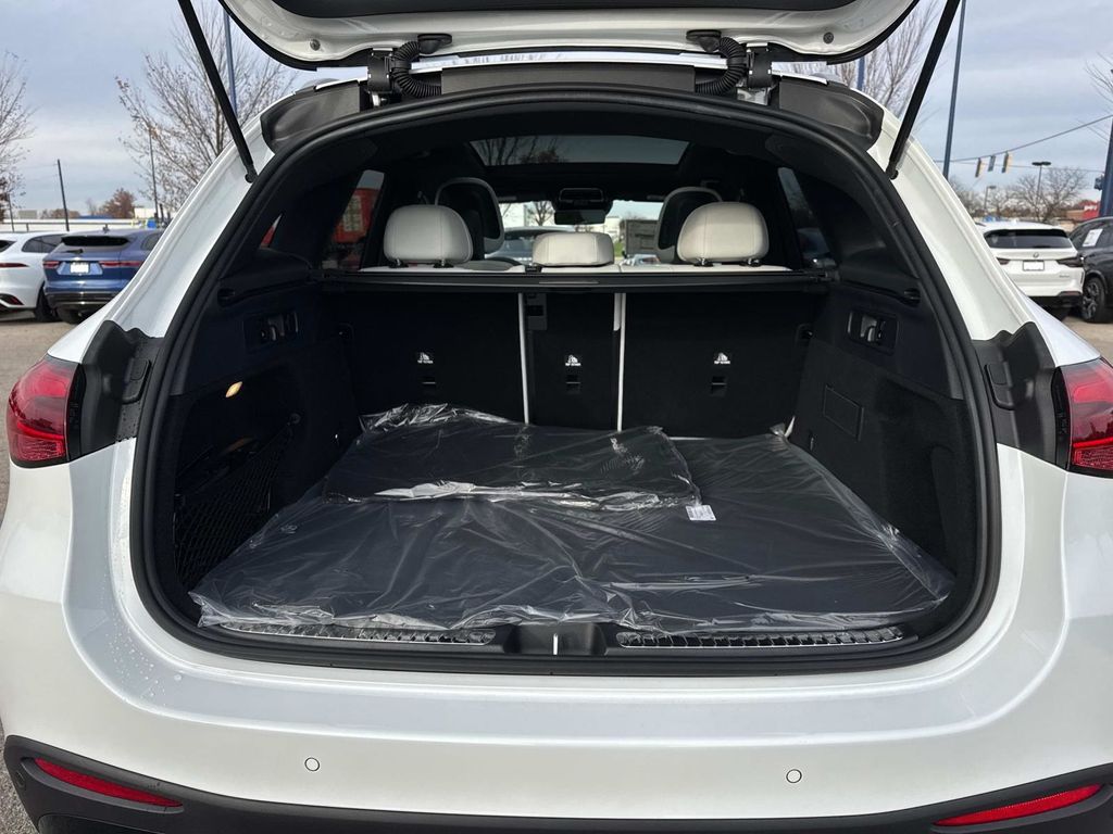 2026 Mercedes Benz GLC 300 4MATIC photo 3