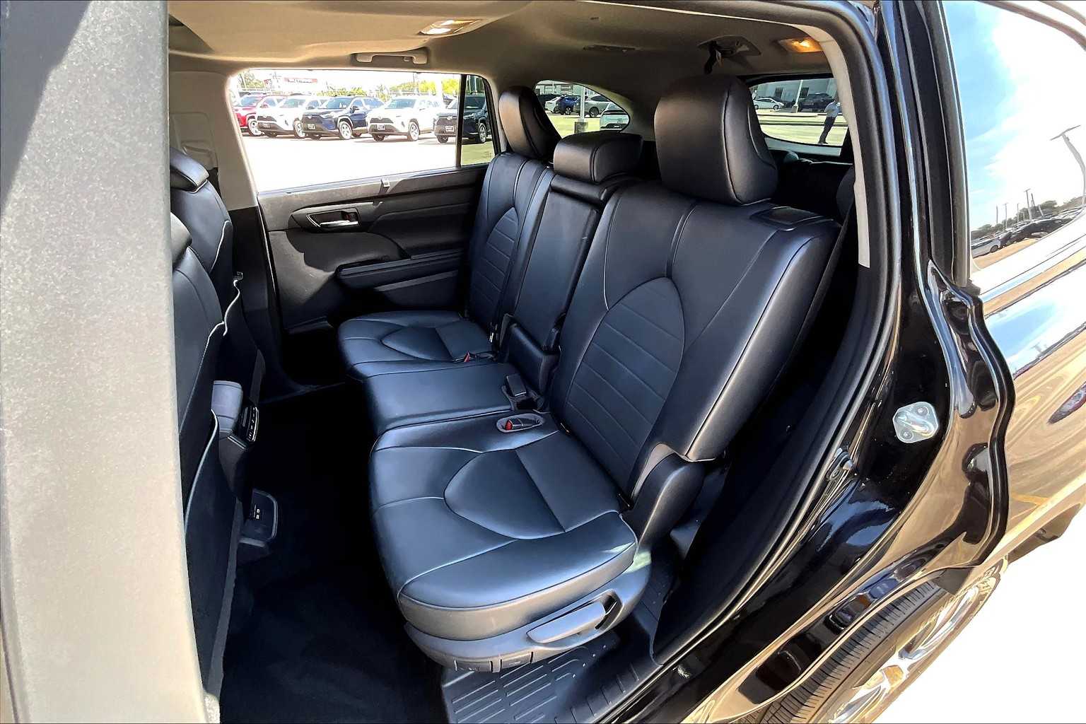 2021 Toyota Highlander XLE photo 18
