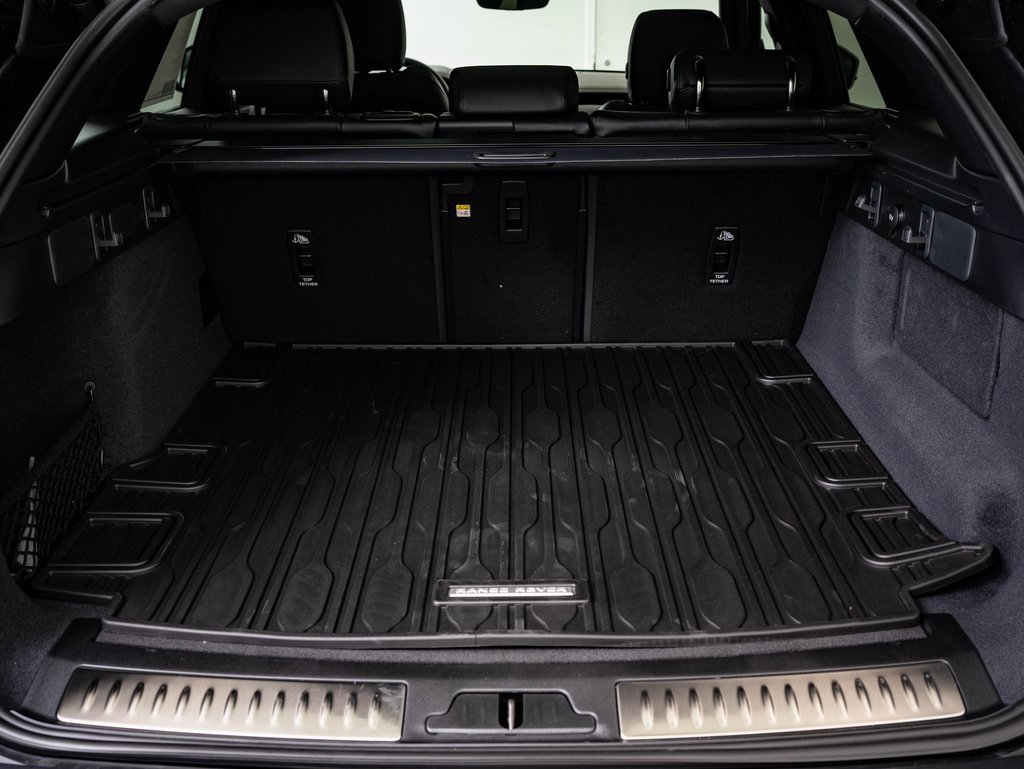 2026 Land Rover Range Rover Velar SE photo 16