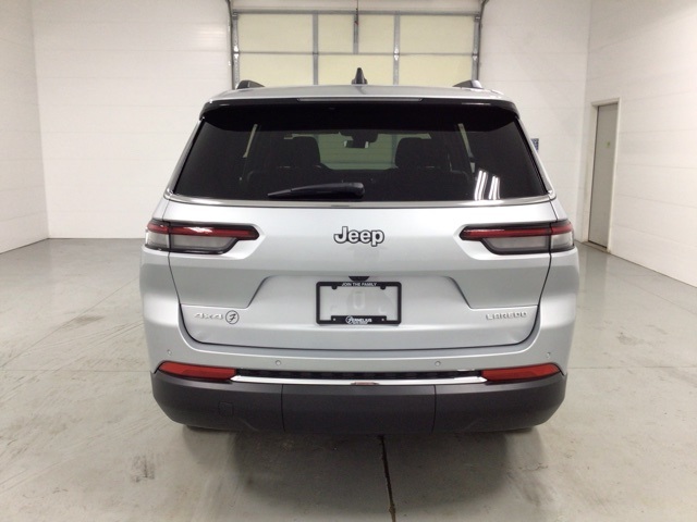 2025 Jeep Grand Cherokee Laredo photo 3