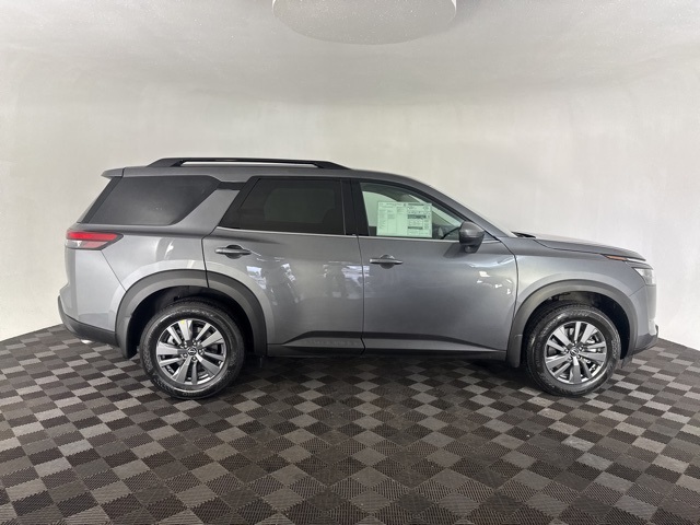 2025 Nissan Pathfinder SV photo 4