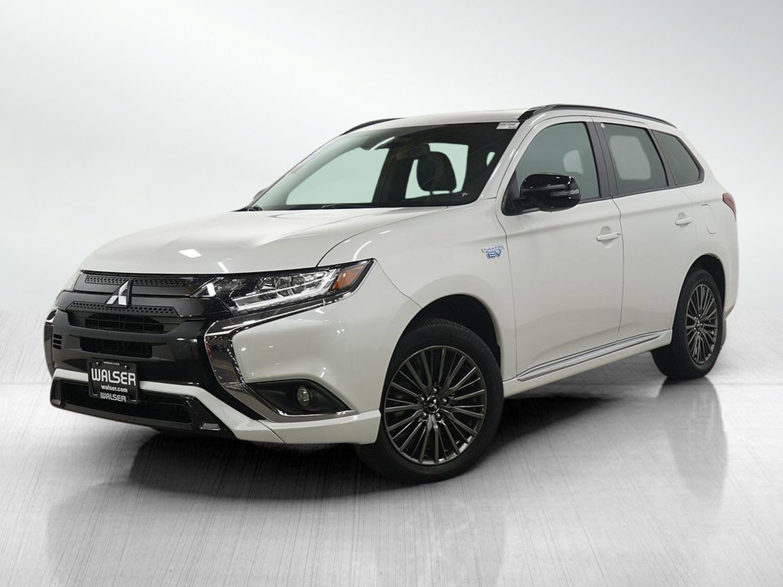 2022 Mitsubishi Outlander PHEV LE's photo