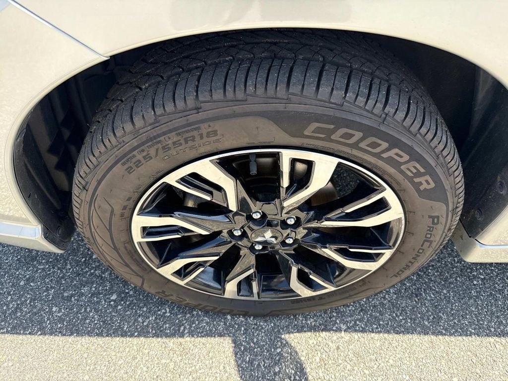 2018 Mitsubishi Outlander PHEV SEL photo 9
