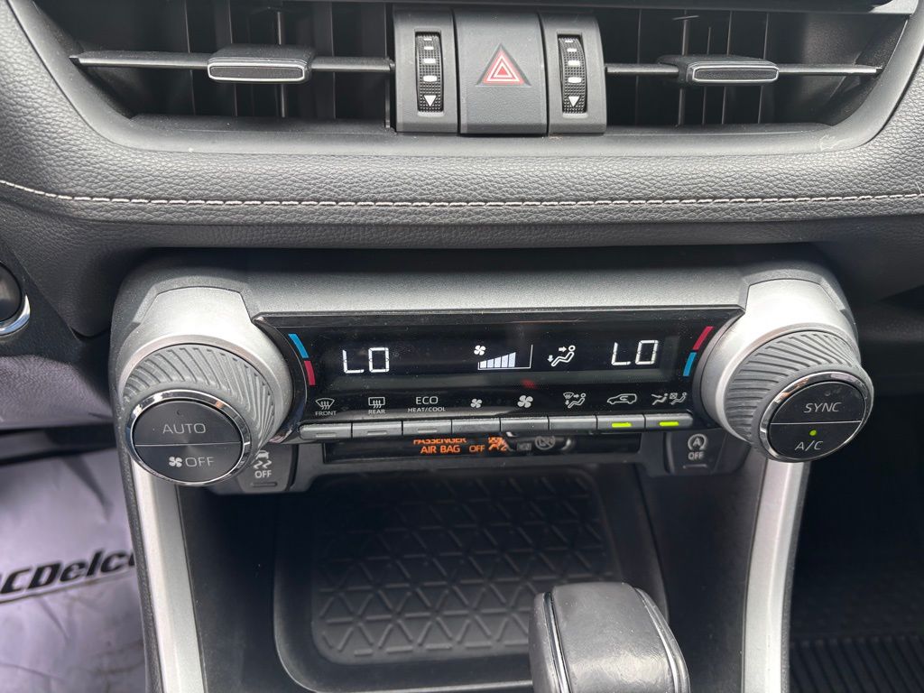 2022 Toyota RAV4 XLE Premium photo 13