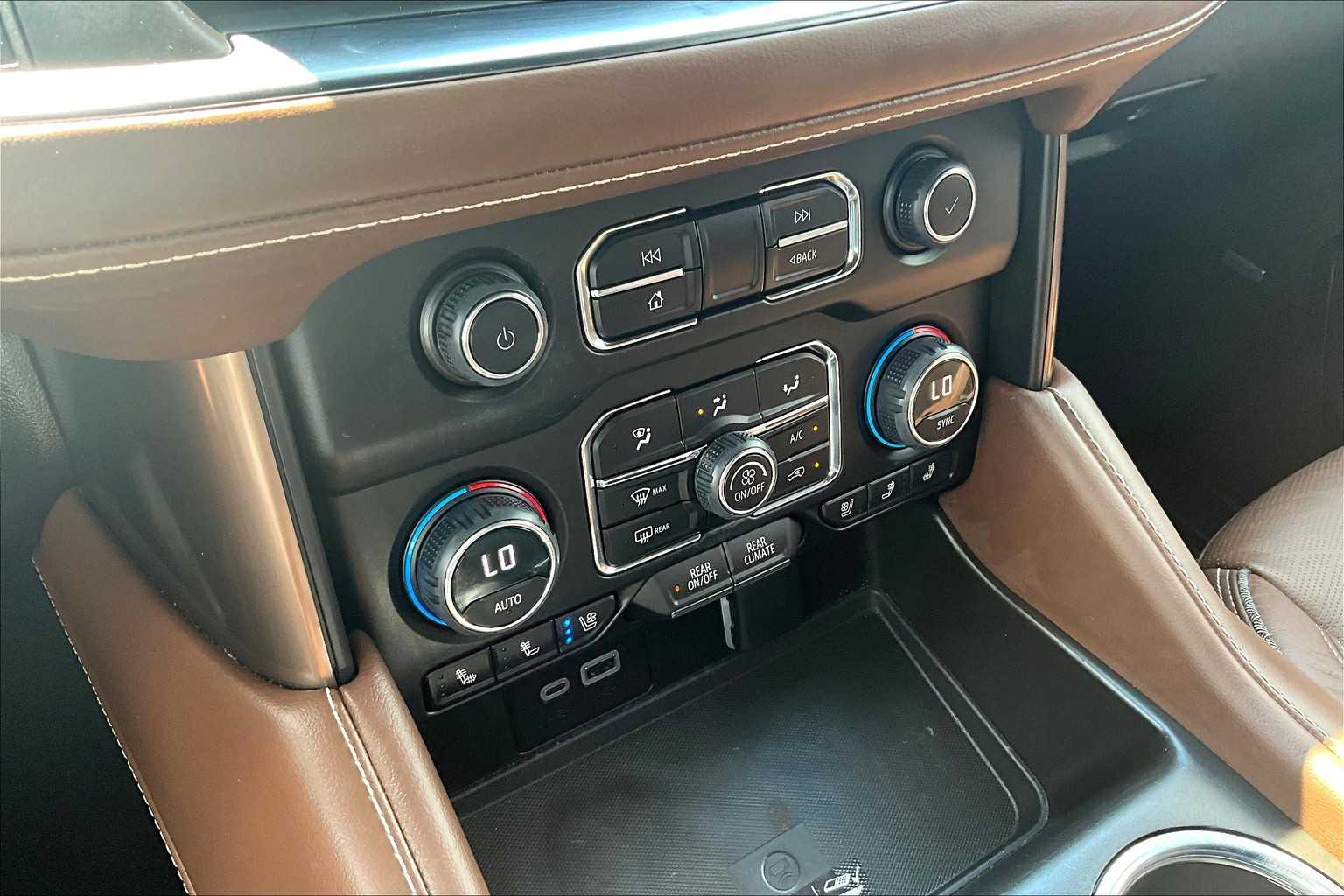 2023 Chevrolet Suburban High Country photo 31