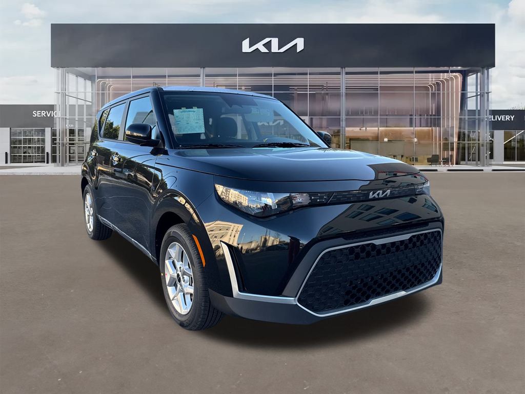 2025 Kia Soul LX's photo