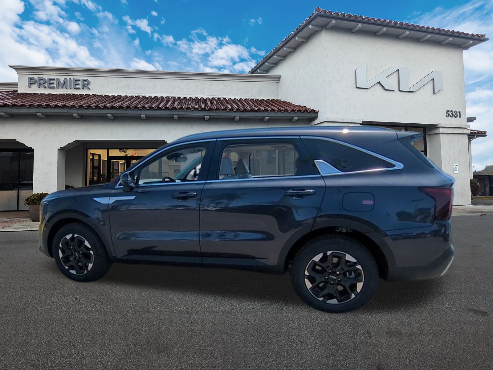 2025 Kia Sorento S photo 3