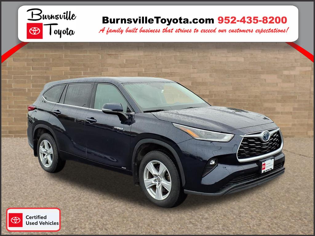 2021 Toyota Highlander LE's photo