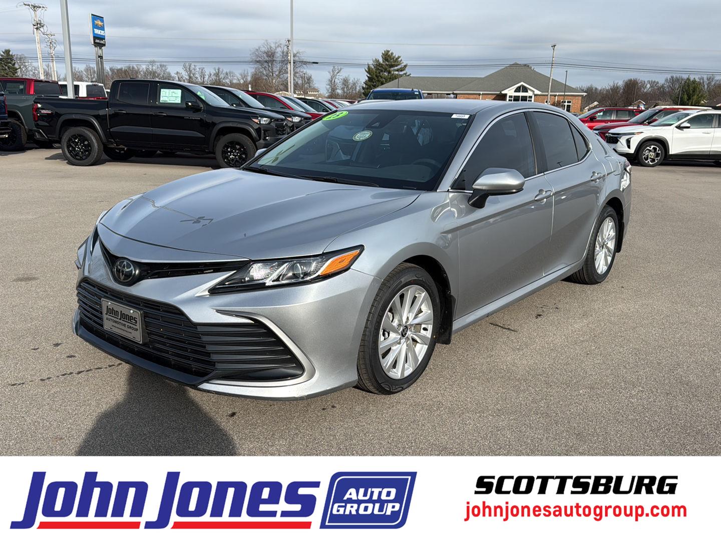 2023 Toyota Camry LE's photo