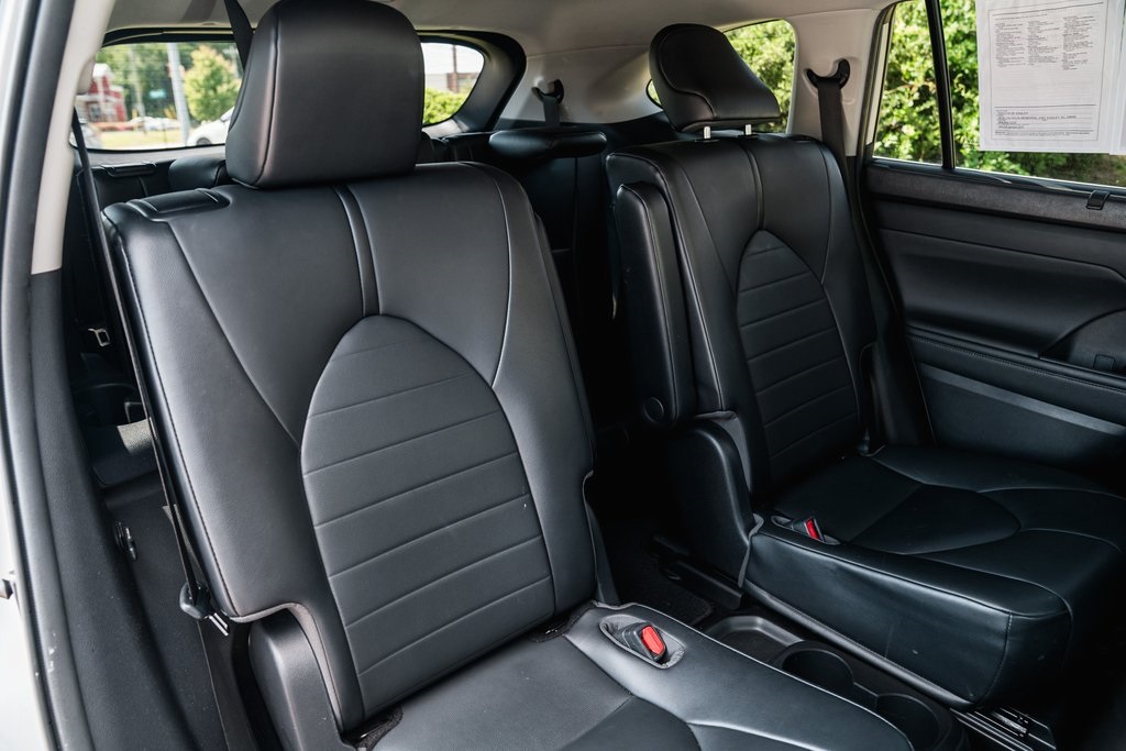2021 Toyota Highlander XLE photo 28