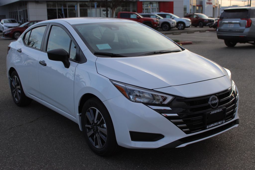 2025 Nissan Versa 1.6 SV photo 2
