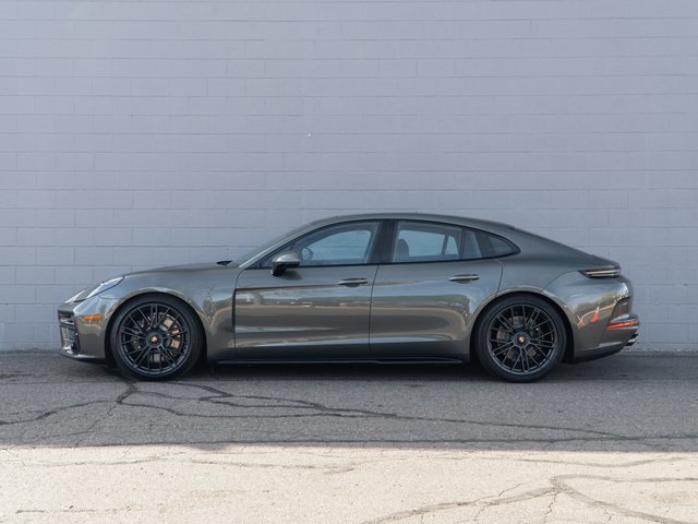 2025 Porsche Panamera GTS photo 2