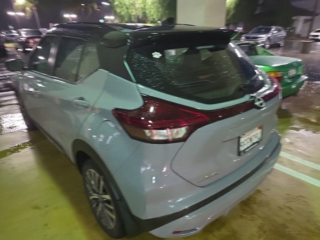 2023 Nissan Kicks SR photo 4