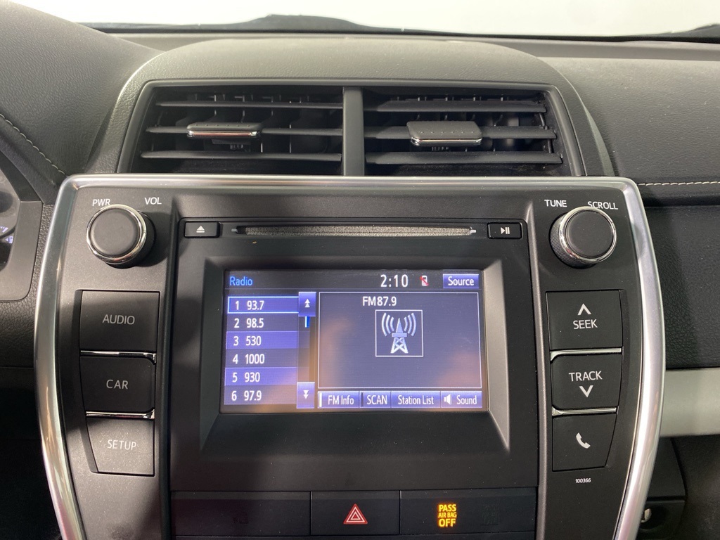 2015 Toyota Camry SE photo 17