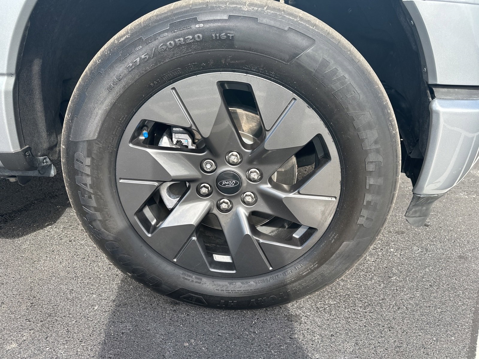 2023 Ford F-150 Lightning XLT photo 2
