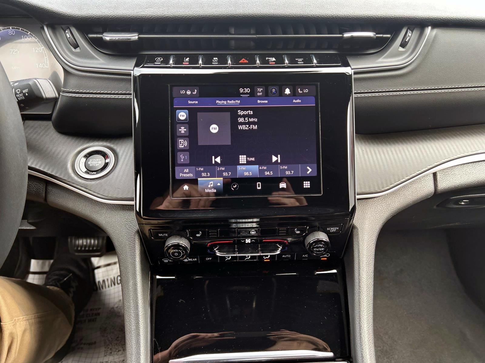 2023 Jeep Grand Cherokee Altitude photo 14