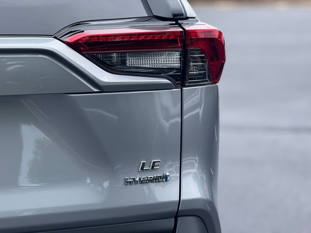 2024 Toyota RAV4 Hybrid LE photo 10