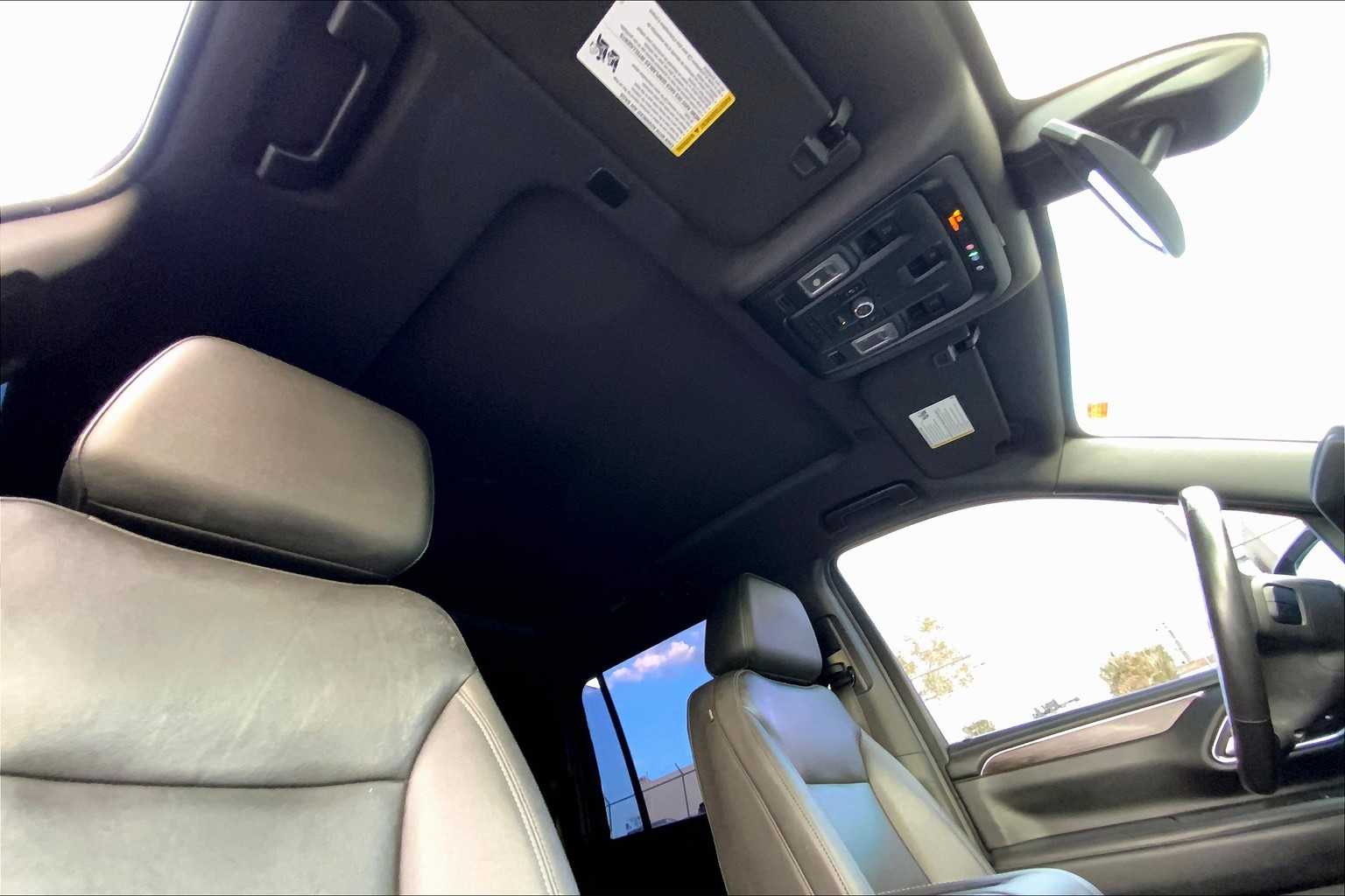 2022 Chevrolet Suburban LT photo 13
