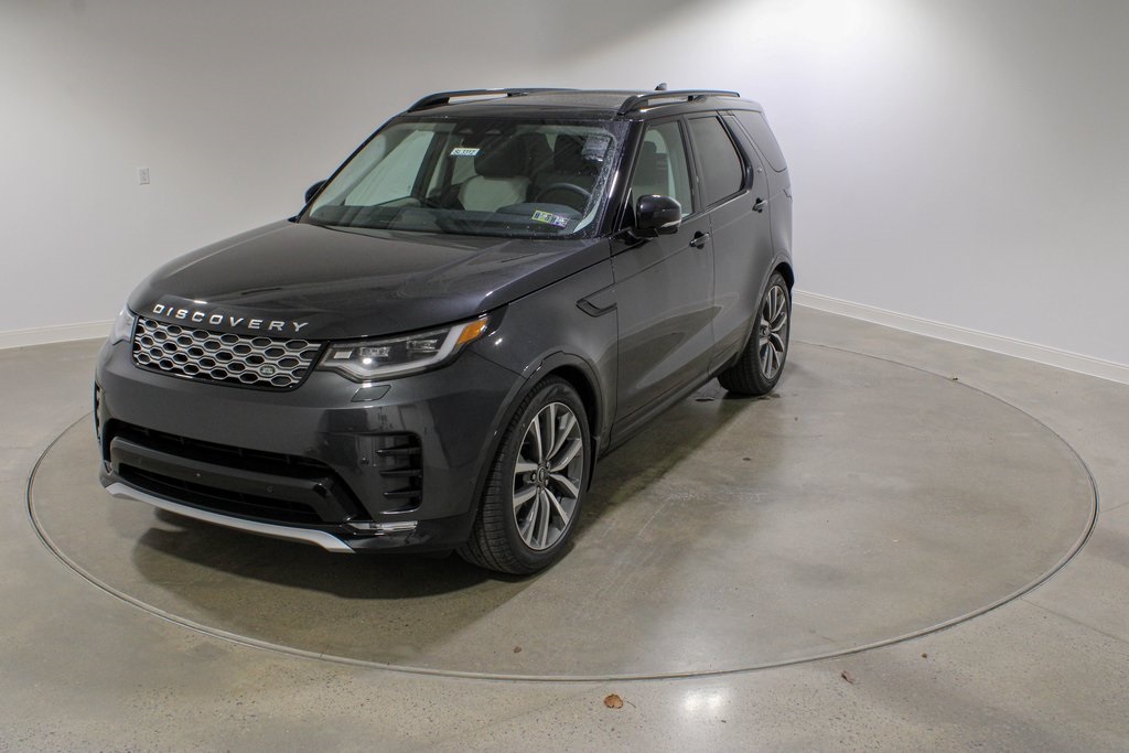 2026 Land Rover Discovery Tempest Edition's photo