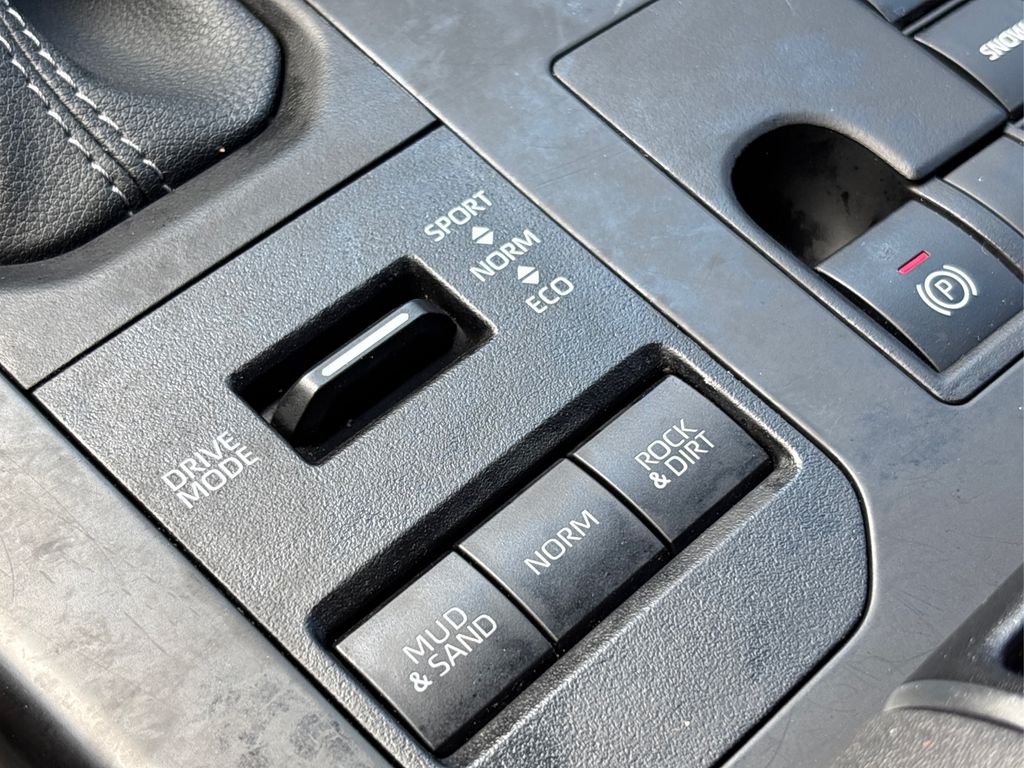 2023 Toyota Highlander L photo 30