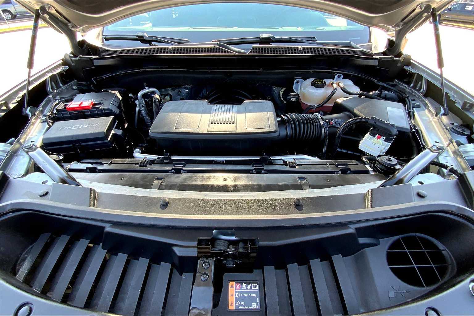2024 Chevrolet Suburban LT photo 28