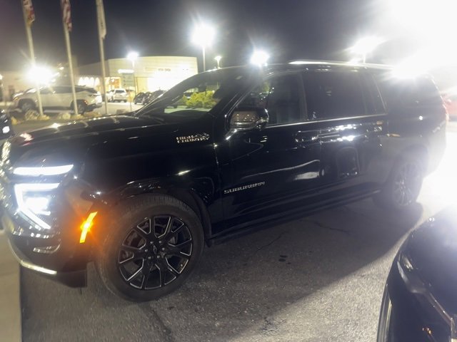 2025 Chevrolet Suburban High Country's photo
