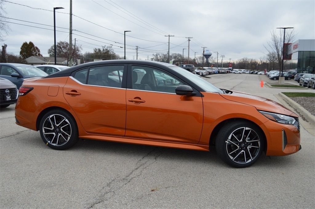 2025 Nissan Sentra SR photo 4