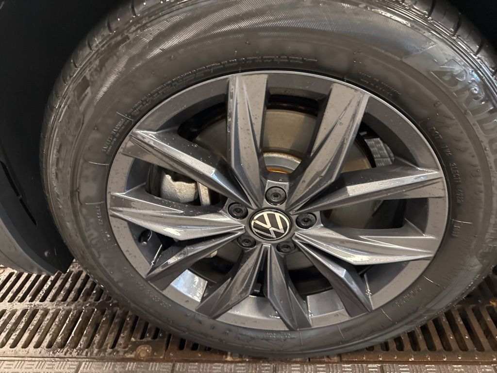 2024 Volkswagen Tiguan SE Wolfsburg Edition photo 3