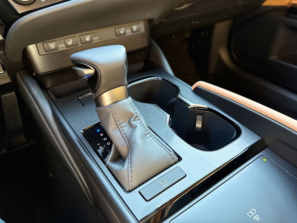 2025 Lexus ES 350 photo 27