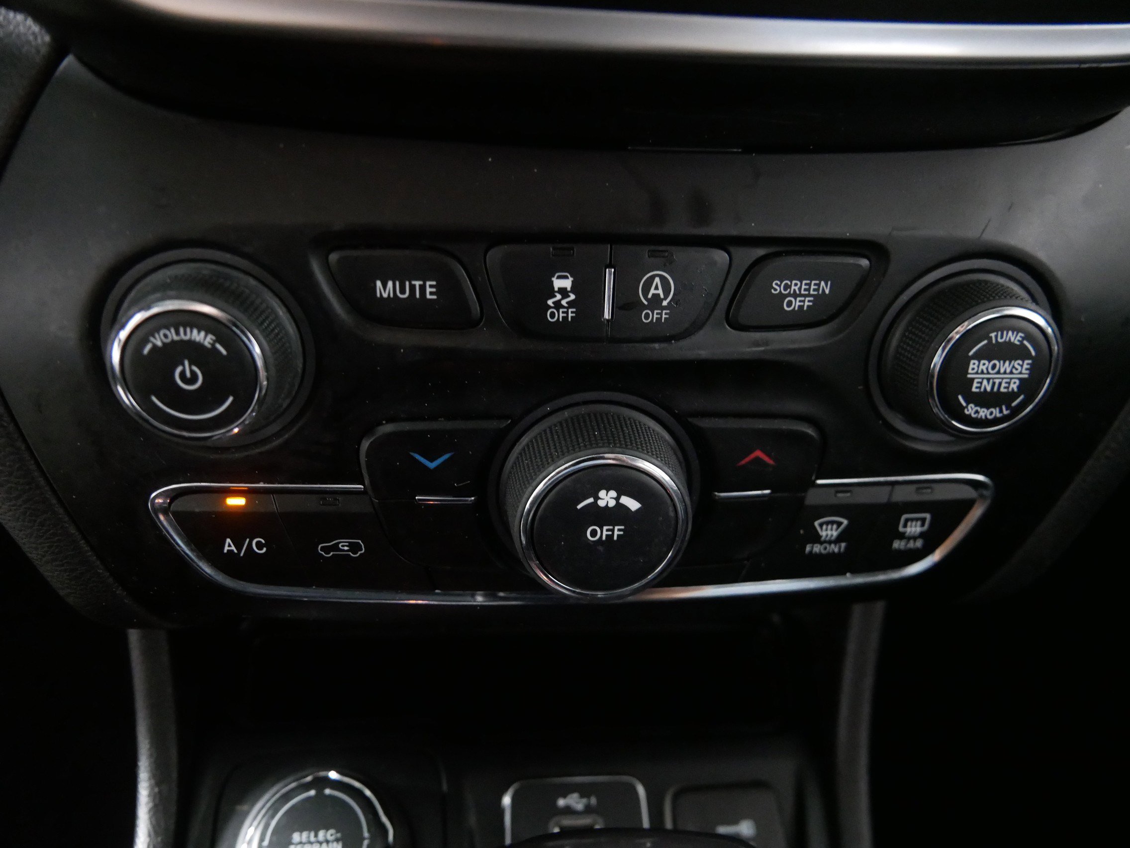 2019 Jeep Cherokee Latitude photo 22