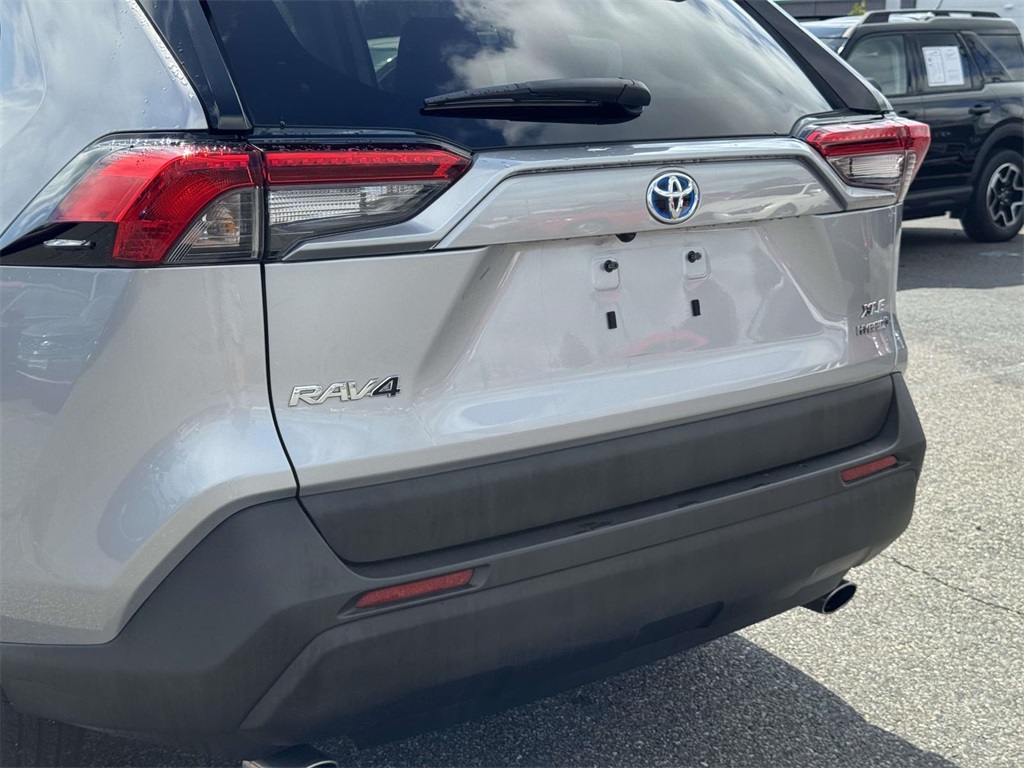 2022 Toyota RAV4 Hybrid XLE photo 7