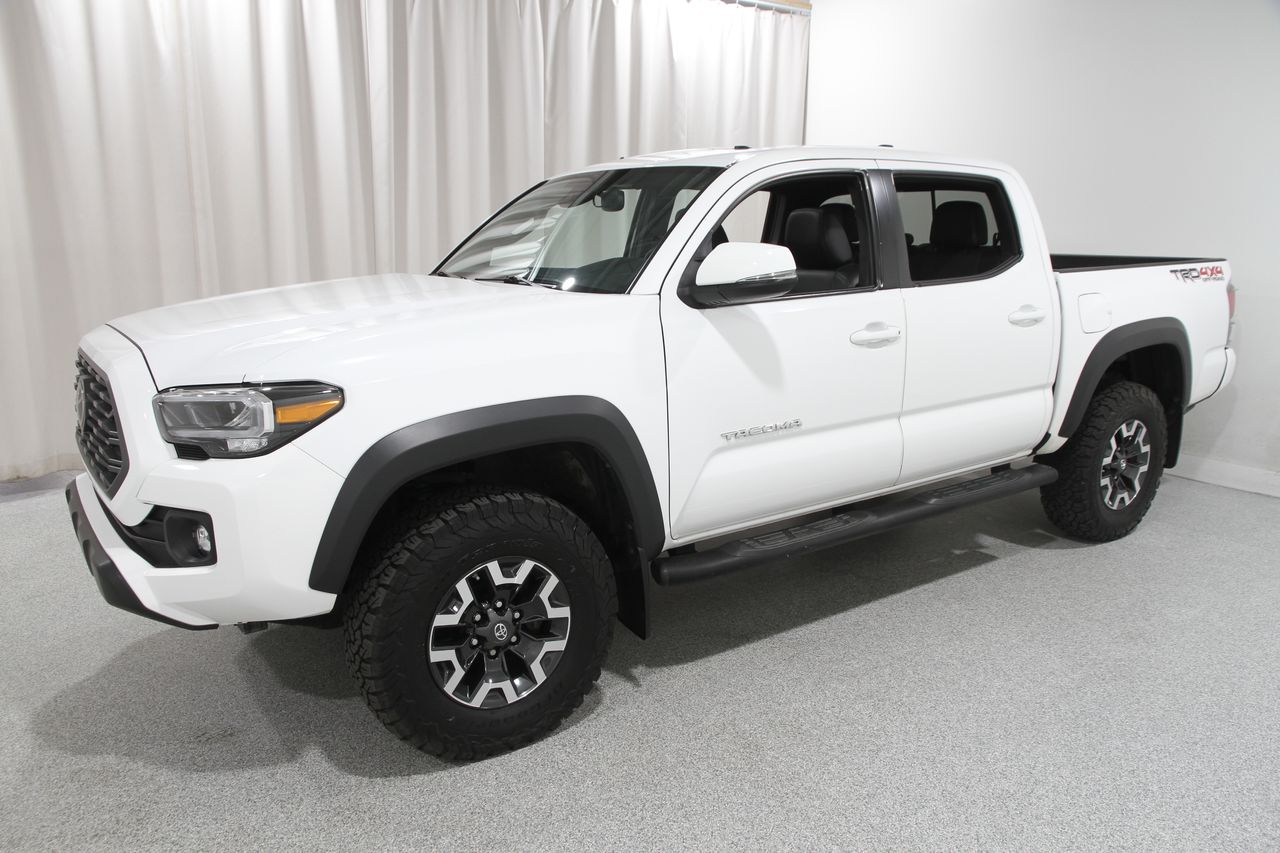 2020 Toyota Tacoma TRD Off-Road photo 2