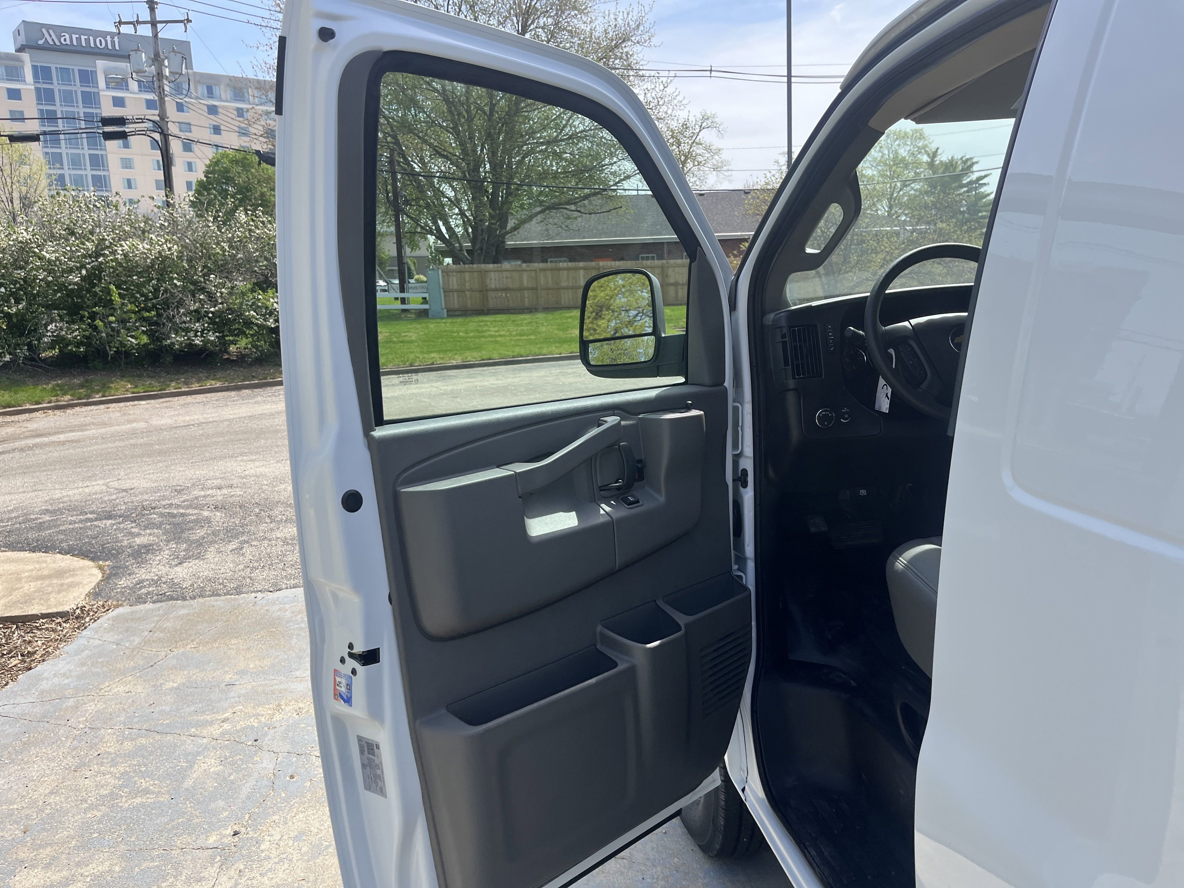 2025 Chevrolet Express Cargo 3500 photo 2