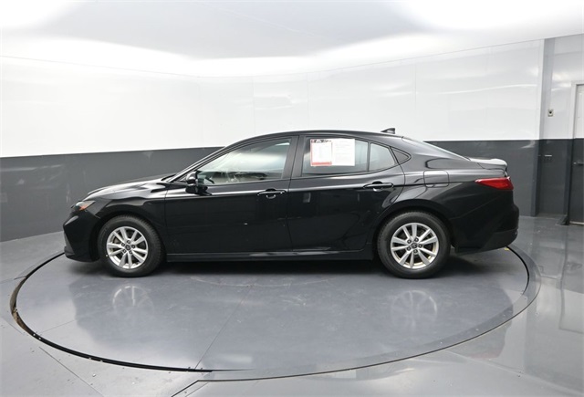 2025 Toyota Camry LE photo 4