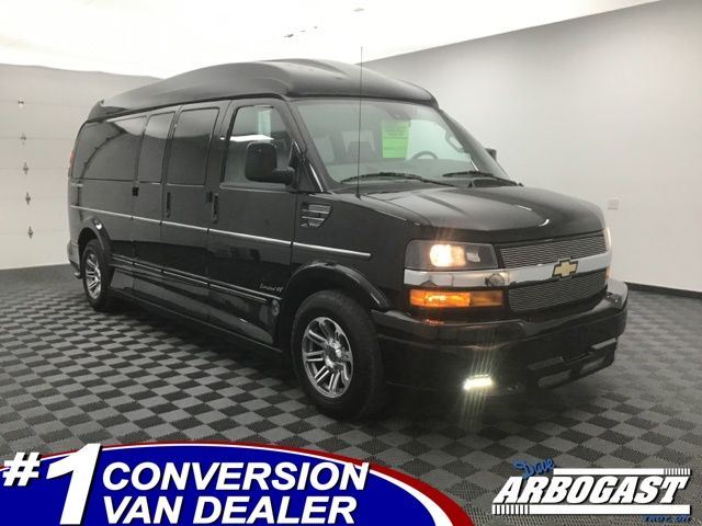 2021 Chevrolet Express LS's photo