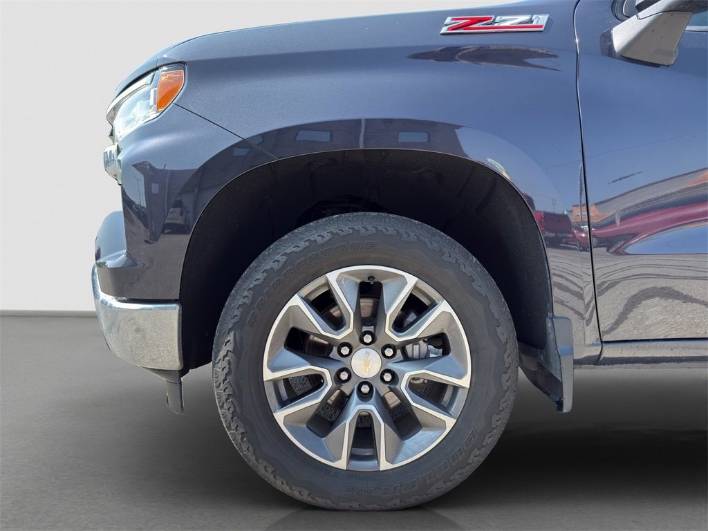 2022 Chevrolet Silverado LT photo 4