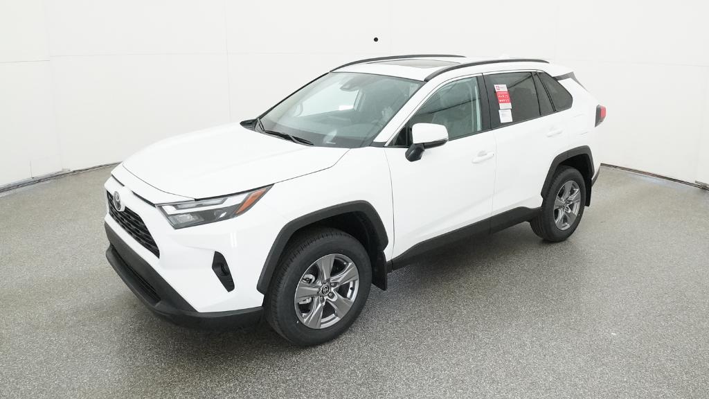 2025 Toyota RAV4 XLE's photo