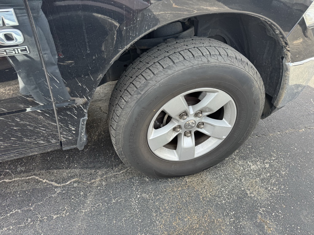 2023 Ram 1500 Classic SLT photo 4